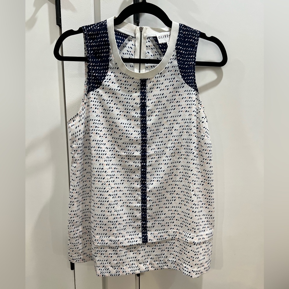 Cute flowy zippered top